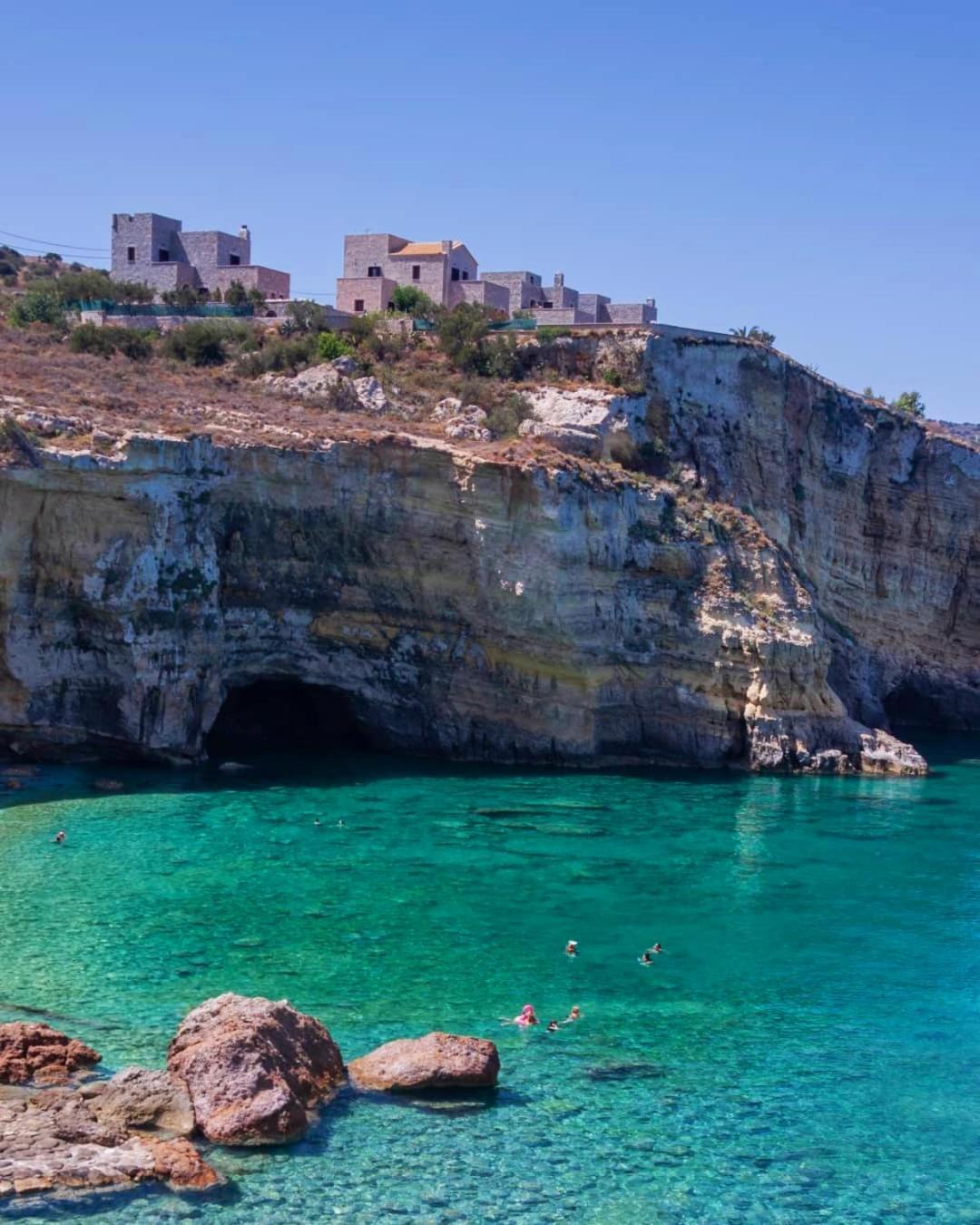 Athevillas Antonis Mina ภายนอก รูปภาพ